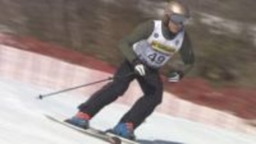 89歳スキーヤー「去年よりスピード上がった」　長野・白馬村で「日本一の草スキー大会」　今年で80回目、中学生以上の約350人出場