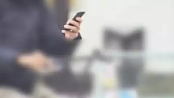 「初日に“青切符”反則金12000円　自転車「ながらスマホ」20代の男女2人が違反　4月1日から新ルール　16歳以上が対象で113種類の違反」の画像