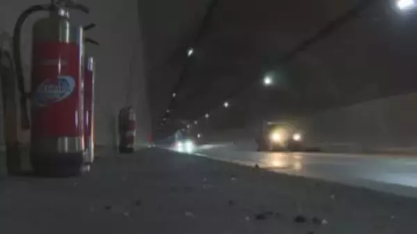 トンネルで車同士が正面衝突　3人死傷　大阪府の46歳男性会社員が死亡　18歳の女子高校生と42歳男性会社員が重傷　長野県下諏訪町の国道142号線の湖北トンネル