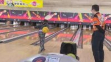 「うまく打てると楽しい」小中学生がボウリングを体験　部活動の地域展開を見据え「これまで経験できなかったスポーツも体験を」プロが指導　長野・諏訪市