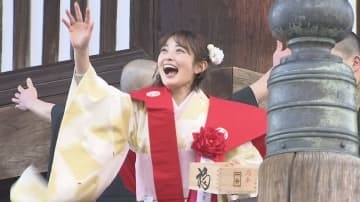 「福をお祈り」タレントの井上咲楽さんが豆まき　善光寺節分会　長野市