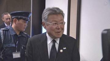 厳戒態勢…会場に警備員　幹部は説明避け続け「退場」　ガソリン価格カルテル問題　公取委「組合幹部も事実上容認」　客向け通路使わず移動、立ち止ったのはわずか30秒　高見沢理事長ら説明責任を果たさぬまま辞任