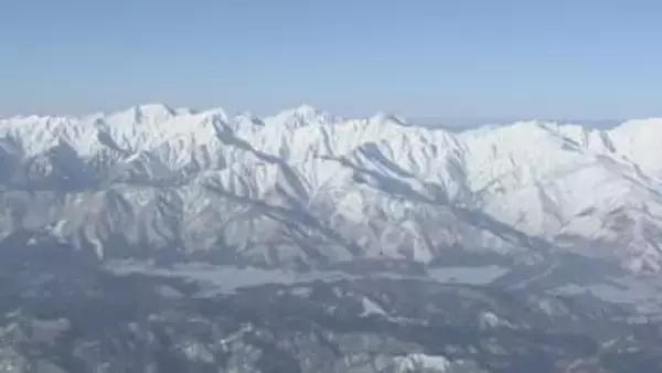 バックカントリーで外国籍の3人が雪崩に巻き込まれる　1人が安否不明　26日朝から警察など8人で捜索　長野・白馬村の山中で遭難