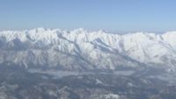 バックカントリーで外国籍の3人が雪崩に巻き込まれる　1人が安否不明　26日朝から警察など8人で捜索　長野・白馬村の山中で遭難