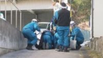 「人が道路に倒れている」70代男性が死亡　頭や顔に傷　約400m離れた場所に血痕　事故と事件の両面で捜査