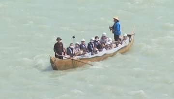 天竜川で川下り舟の安全点検　大型連休前に救助体制など確認　川に落ちた乗客の救助訓練も　「注意徹底し無事故で」