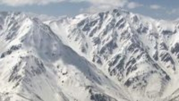 北ア白馬岳の大雪渓で倒れていた男性　他の登山者が通報　病院に搬送も心肺停止状態　単独登山で遭難か