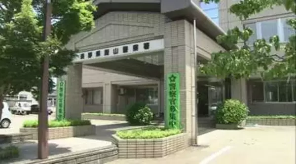 列車の写真を撮りに…車が線路脇に転落　群馬県の70代の母と40代息子の3人で長野県のJR飯山線に　あぜ道に駐車、戻ってきたら動かず…押すと後退し約8.5ｍ転落　約3時間半、運転見合わせ