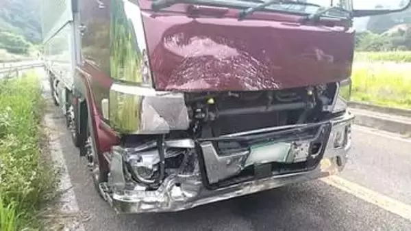 大型トラックと衝突　軽自動車を運転していた大学職員の60歳男性が死亡　大型トラックの静岡県の62歳男性はけががない模様　現場は片側1車線の国道254号　長野・上田市