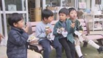 ホクホクしていておいしい！こども園で焼き芋会　寒空の下で秋の味を楽しむ