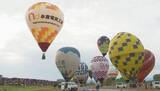 「大空に咲くカラフルな気球の花　佐久バルーンフェスティバルが開幕　3日間で35万人の来場見込む」の画像1