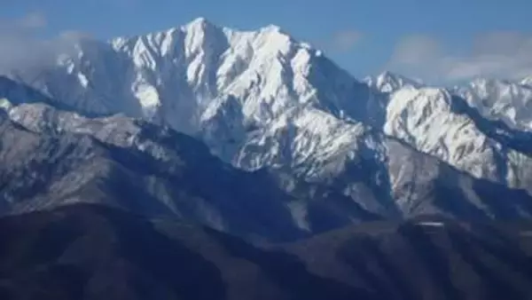 「クライミング中に滑落して自力下山できない」上級者向けのバリエーションルートでバランス崩して滑落　東京都の64歳男性をヘリコプターで救助　軽傷の模様　北アルプス鹿島槍ヶ岳北壁付近で遭難