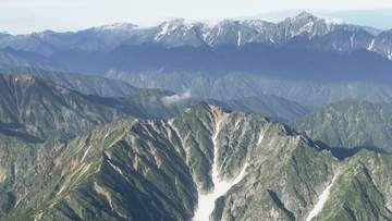 北アルプスで下山中の高齢登山者の遭難相次ぐ　唐松岳で75歳女性が転倒　燕岳では77歳女性が疲労で行動不能に　いずれも救助され病院に搬送