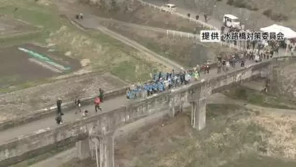 映画のロケ地「八乙女の水路橋」が老朽化のため通行止めに　100年近い歴史で地元のシンボル　「近代土木遺産」にも選ばれる　約150人の住民らが参加「感謝の渡り納め」　長野・箕輪町