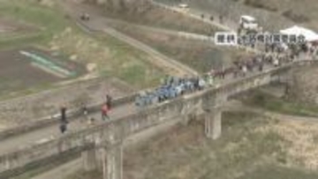 映画のロケ地「八乙女の水路橋」が老朽化のため通行止めに　100年近い歴史で地元のシンボル　「近代土木遺産」にも選ばれる　約150人の住民らが参加「感謝の渡り納め」　長野・箕輪町