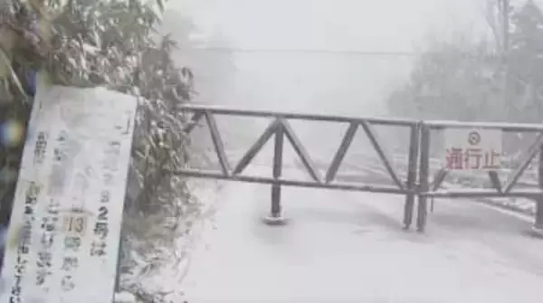 西高東低の気圧配置で寒気も流入　志賀高原は雪で国道は通行止め　「万座温泉に泊まるのにどうしよう」　夕方まで大気不安定で落雷や突風にも注意