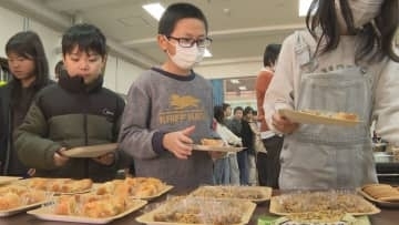 青森県八戸市で震度6強　小学生が「防災食」学ぶ　保存期間は？味は？　備えの大切さを実感
