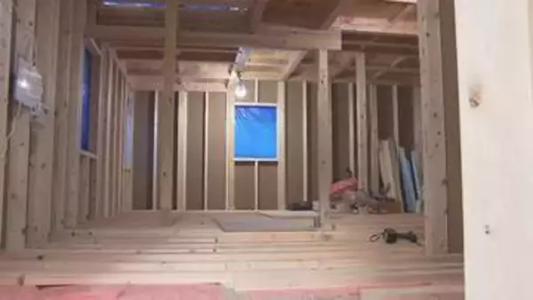 「断熱材が40％値上がり」ナフサの供給不安定が住宅の建築現場に影響　建築資材の品薄状態、値上げ続く「普通に家を建てるのがどんどん難しく」住宅価格は1割増「3000万円だったら300万円アップ」