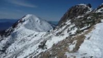 下山中に転倒　京都市の56歳女性が頭をけが　警察が救助活動中　八ヶ岳連峰天狗岳で遭難