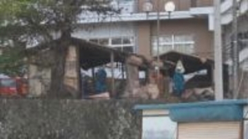 「学校の建物が燃えている」　未明に中学校の倉庫を全焼　運動会用の道具など焼く　警察と消防が出火原因を調べる