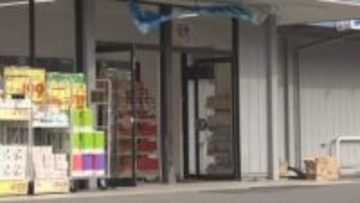 ドラッグストアに車突っ込む　客1人けが　40代男性が運転操作を誤ったか　長野・茅野市