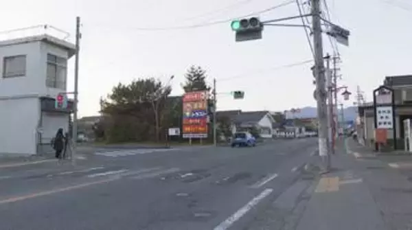 「ブレーキ音が聞こえずドンと」横断歩道で小学生2人が車にはねられる　運転の72歳女を過失運転致傷の疑いで現行犯逮捕　長野・佐久市