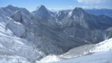 「道に迷った、救助してほしい」八ヶ岳連峰の赤岳の山頂付近で同行者とはぐれる　東京都の26歳男性を群馬県消防防災ヘリで救助　けがはない模様