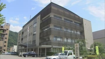 現金など盗もうと10代男性を呼び出し、顔面殴る　高校生ら10代の男女3人を強盗致傷の疑いで逮捕　呼び出した女子中学生を書類送検　「遊ぶ金がほしくてやった」