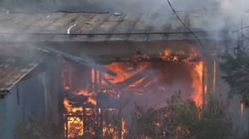 空気乾燥…火災相次ぐ　諏訪の住宅火災は約3時間後に鎮火　けが人なし　上田の住宅火災では2人死亡　住人の70代夫婦と連絡取れず
