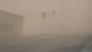 「春の砂嵐」　長野・山形村、朝日村周辺では強風で畑の土が巻い上がる