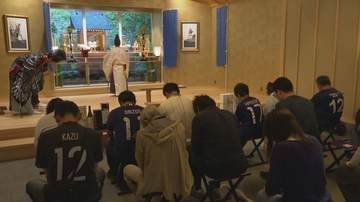 サポーターが“神頼み”　「見事にブラジルのネットを揺らし勝利の勝ちどきを響かせたまえ」W杯決勝T1回戦の必勝祈願　八咫烏まつる軽井沢・熊野皇大神社
