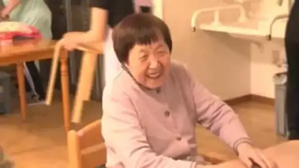 「おら下手くそだけど」認知症を患いながらも…雑巾作りが張り合いの96歳　歌と踊りが大好き！高齢者施設のムードメーカー「ほめてもらって悪いね（笑）」
