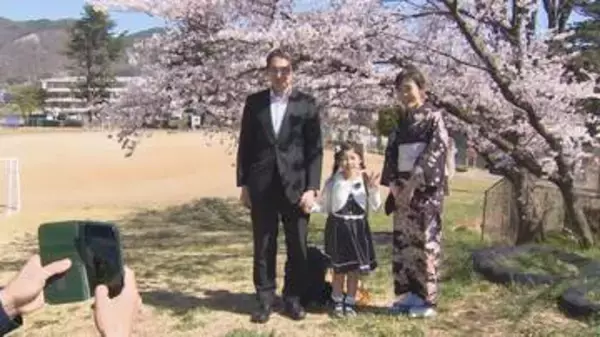 「 あっという間だった。元気に育って」小学校で入学式　何、頑張る？新1年生「給食を残さない」