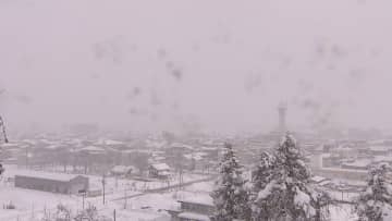 除雪作業中に誤って池に落ちたか　90代女性が死亡　長野県飯山市の自宅横で倒れているのを発見　全国で死者27人　除雪作業中の事故相次ぐ