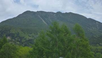 「八ヶ岳連峰横岳で人が滑落した」と登山者から110番通報　山梨県警ヘリが捜索も発見に至らず　24日早朝から長野県警の茅野警察署山岳遭難救助隊員などが捜索中