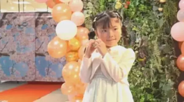 大型店が閉店…恒例の「入学式向けファッションショー」に開催の危機　“仲間”の協力で無事開催　新1年生がランウェイを歩いてかわいくポーズ