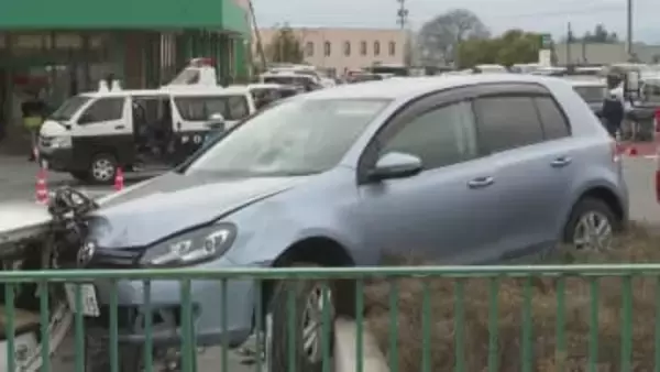 「車がフワッと動き出しハンドルきった」スーパー駐車場で車が暴走　買い物客が死亡　運転の77歳女に禁固1年4カ月を求刑