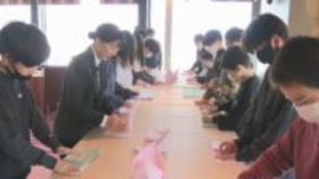 「お～、すげ～」スイートルームも見学　小学生がホテルで職場体験　ナプキンでバラや王冠の飾り折りも　「働いている人の気持ち実感」