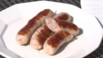 54歳で早期退職　東京から長野・安曇野へ移住した夫婦が営む「生ソーセージ工房」　ジューシーで野菜の香りも楽しめる味でファン増加中　客の声から生まれる商品も