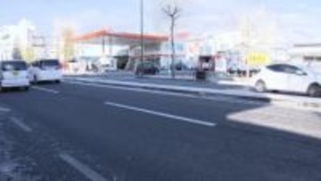 歩行者の男性が軽自動車にはねられ死亡　片側2車線の国道を歩いていたか　現場は横断歩道の無い見通しの良い直線　軽自動車の女性はけが無し