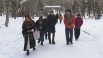 「テンション上がる」沖縄の若者が初めての雪に感動　長野市戸隠を訪れ「そば打ち」も体験　互いの歴史・文化を学ぶ