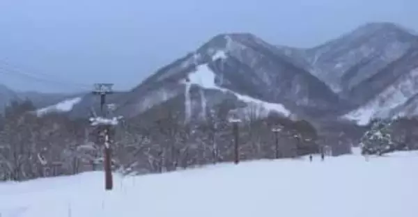 スキー場のリフトで宙づり　22歳女性が死亡　死因は窒息を原因とする低酸素脳症　リュックのバックルが挟まり引きずられたか　長野・小谷村