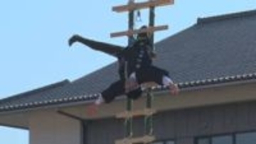 「迫力があって興奮」高さ約8ｍ『はしご乗り』大技を披露　長野県上田市で「消防出初式」　今年1年の地域の安全を願う