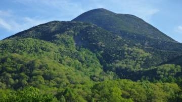 疲労で足がつり動けなくなる　17人パーティのツアー登山に参加の和歌山県の59歳女性が遭難　警察などが出動、救助　八ヶ岳連峰蓼科山