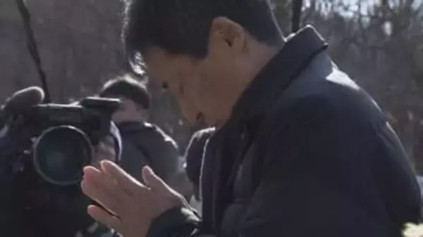 「この暗さと寒さ…忘れない」事故発生の午前1時55分に献花　大学生ら15人死亡、26人重軽傷　19歳の息子を亡くした父親「これからも教訓を語り継いでいくことが使命」　軽井沢スキーバス事故10年