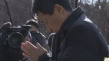 「この暗さと寒さ…忘れない」事故発生の午前1時55分に献花　大学生ら15人死亡、26人重軽傷　19歳の息子を亡くした父親「これからも教訓を語り継いでいくことが使命」　軽井沢スキーバス事故10年