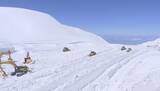 「「立山黒部アルペンルート」で除雪作業進む　標高約2500ｍの富山県の室堂　「10ｍを超える雪の壁を間近で見て触って」　4月15日に全線開通」の画像1