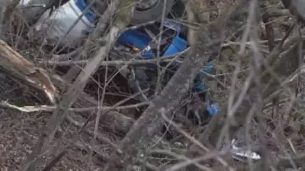 バキュームカーが約15ｍ転落　運転の55歳男性が死亡　車内に閉じ込められる　交通事故に起因する圧迫による窒息死　道路左側のコンクリートに衝突後、右側のガードレールを突き破る　長野・松本市