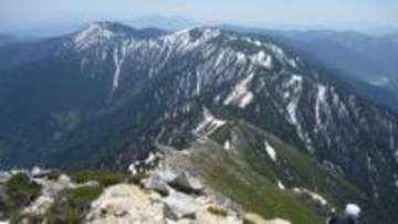 戸隠連峰で約70ｍ滑落か　富山の医師の46歳女性が死亡　北アルプス蝶ヶ岳で約400～500ｍ滑落　静岡の介護士の61歳女性が死亡　助けようとした男性も重傷　鹿島槍ヶ岳に入山の東京の71歳男性が行方不明