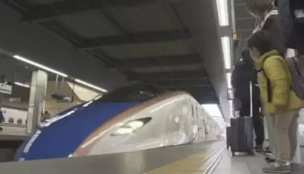 「温泉入って雪遊びしたい　駅で年末年始の帰省などの混雑続く　乗車率130%の列車も　下りのピークは30日　上りは1月3日